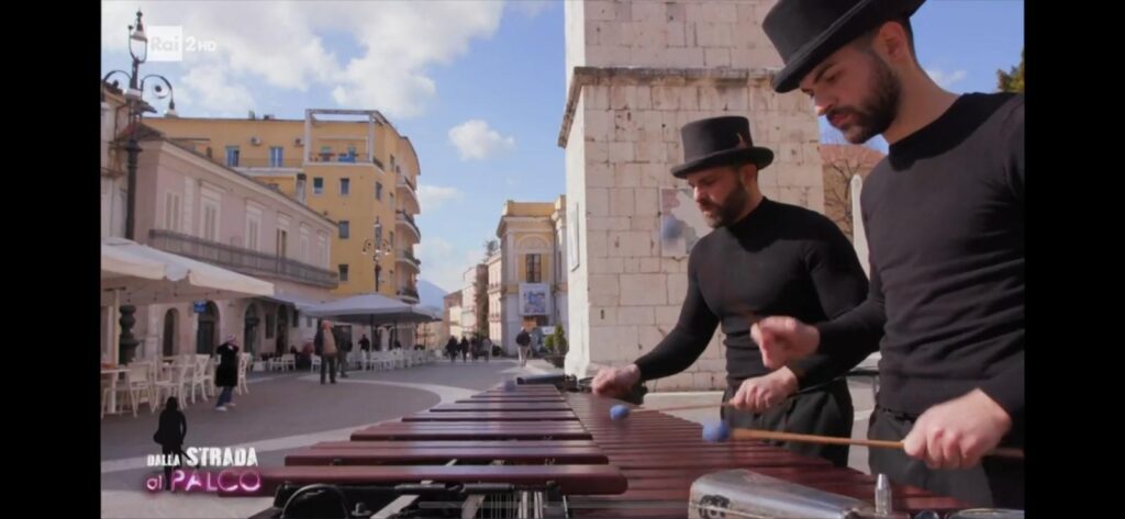 Rai 2, “Dalla strada al palco”, ieri l’esibizione dei due giovani mandamentali, Claudio Palmiero e Michele Gambardella, in arte “Marimba Show Duo”.
