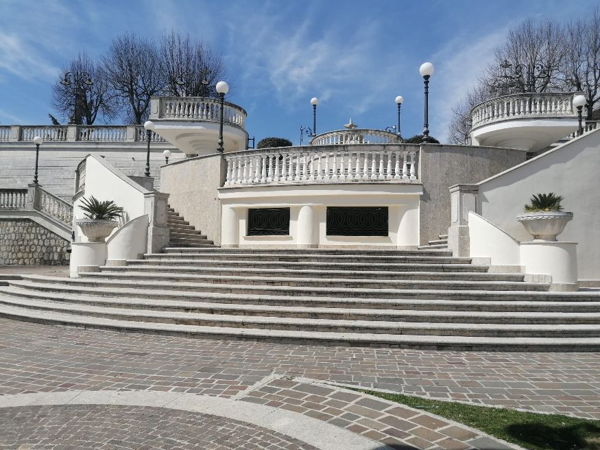 GROTTAMINARDA (AV). Riqualificate le scalinate dei giardini De Curtis e le arcate del Carmine. GROTTAMINARDA (AV). Riqualificate le scalinate dei giardini De Curtis e le arcate del Carmine.