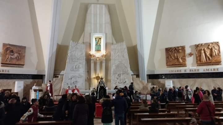 VISCIANO. Si è tenuta la Processione del Cristo Morto con la Vergine Addolorata per le strade principali della cittadina. Foto VISCIANO. Si è tenuta la Processione del Cristo Morto con la Vergine Addolorata per le strade principali della cittadina. Foto