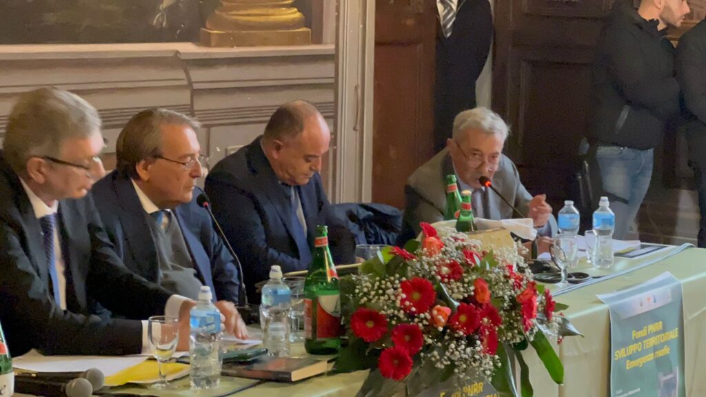 LAURO. Fondi PNRR, Sviluppo  territoriale e Emergenze mafie. Gratteri e Spiezia ne discutono. Le foto del convegno