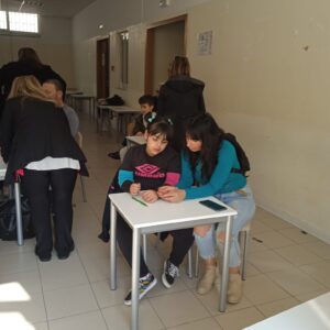 ROCCARAINOLA (NA). Grande partecipazione allincontro di arteterapia organizzato dallassociazione Autismo in Movimento e lartista Giovanna Lettieri