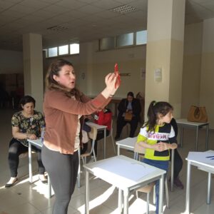 ROCCARAINOLA (NA). Grande partecipazione allincontro di arteterapia organizzato dallassociazione Autismo in Movimento e lartista Giovanna Lettieri