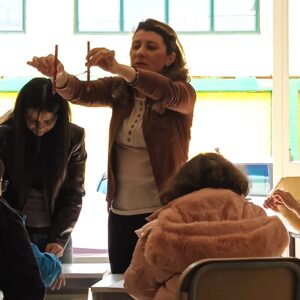 ROCCARAINOLA (NA). Grande partecipazione allincontro di arteterapia organizzato dallassociazione Autismo in Movimento e lartista Giovanna Lettieri