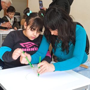 ROCCARAINOLA (NA). Grande partecipazione allincontro di arteterapia organizzato dallassociazione Autismo in Movimento e lartista Giovanna Lettieri