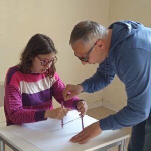 ROCCARAINOLA (NA). Grande partecipazione allincontro di arteterapia organizzato dallassociazione Autismo in Movimento e lartista Giovanna Lettieri