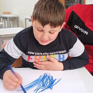 ROCCARAINOLA (NA). Grande partecipazione allincontro di arteterapia organizzato dallassociazione Autismo in Movimento e lartista Giovanna Lettieri