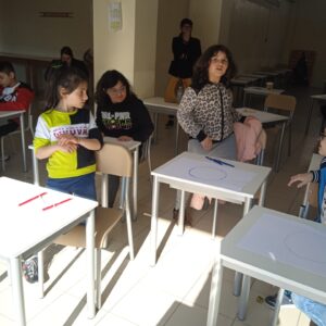 ROCCARAINOLA (NA). Grande partecipazione allincontro di arteterapia organizzato dallassociazione Autismo in Movimento e lartista Giovanna Lettieri