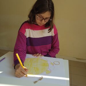 ROCCARAINOLA (NA). Grande partecipazione allincontro di arteterapia organizzato dallassociazione Autismo in Movimento e lartista Giovanna Lettieri