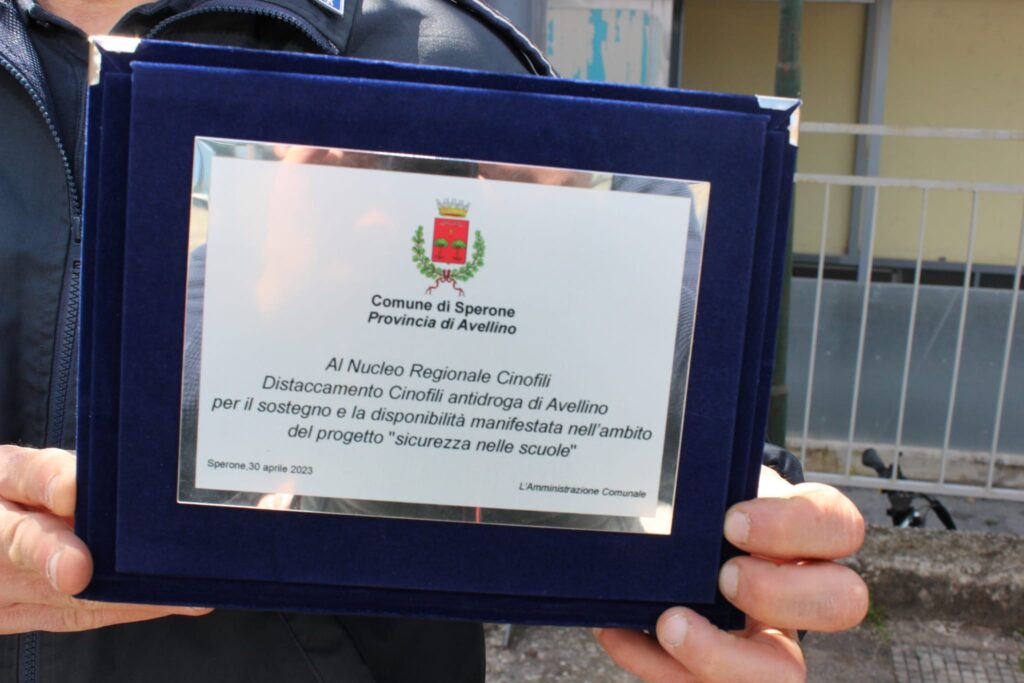 SPERONE. Gli alunni della scuola secondaria incontrano le unità cinofile della Polizia Penitenziaria. Foto e video