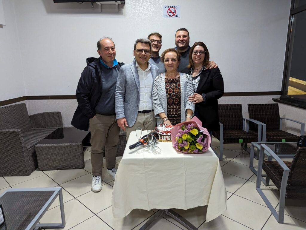 Festa di pensionamento della Dottoressa Caterina De Laurentiis dopo 42 anni di servizio come dipendente comunale a Baiano Festa di pensionamento della Dottoressa Caterina De Laurentiis dopo 42 anni di servizio come dipendente comunale a Baiano