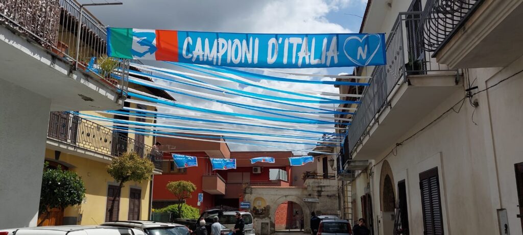 TUFINO. Il comune si tinge dazzurro in onore del Napoli e schiera la formazione titolare