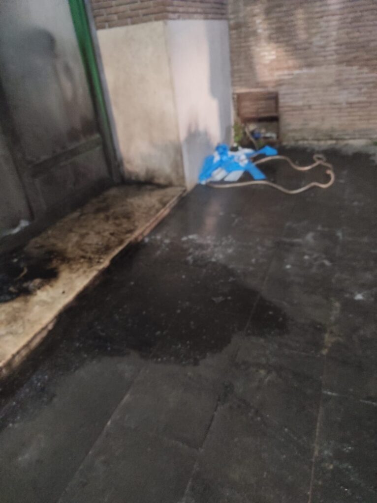 TAURANO (AV). Tentano di incendiare un bar in piazza, giovani evitano che il fuoco si propaghi