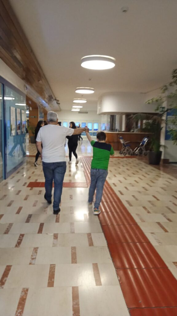 ROCCARAINOLA. Sindaco dal cuore doro. Accompagna mamma e figlio, non automuniti, a Roma per una visita specialistica