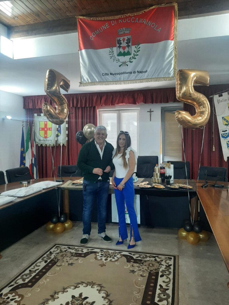 ROCCARAINOLA. Il sindaco Peppe Russo festeggia il compleanno, festa in comune