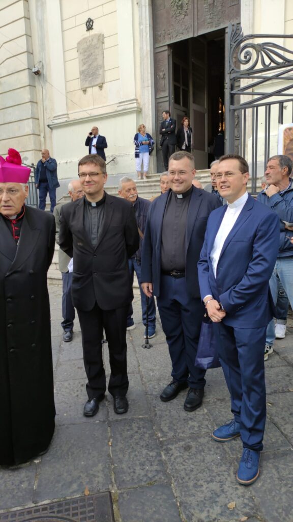 Mugnano del Cardinale (AV)  Evento storico: il Cardinale Tagle in visita al Santuario. Foto e Video