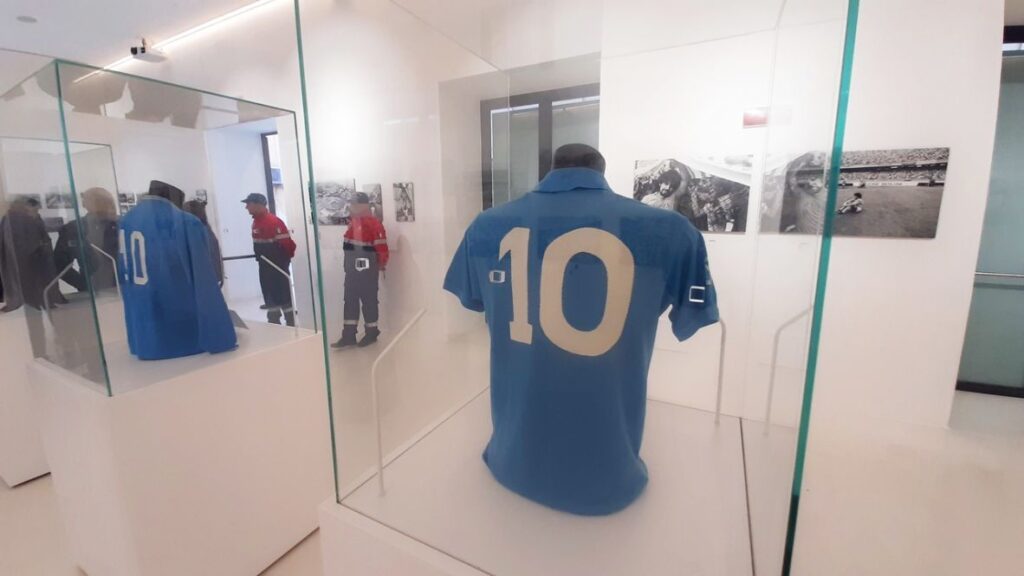 Ultimi giorni per vedere a Pompei la mostra “Maradona, il genio ribelle”
