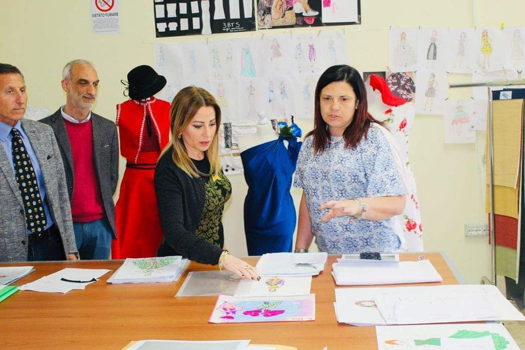 NOLA. E iniziata la SETTIMANA GREEN, allIstituto ISIS Leone Nobile NOLA. E iniziata la SETTIMANA GREEN, allIstituto ISIS Leone Nobile