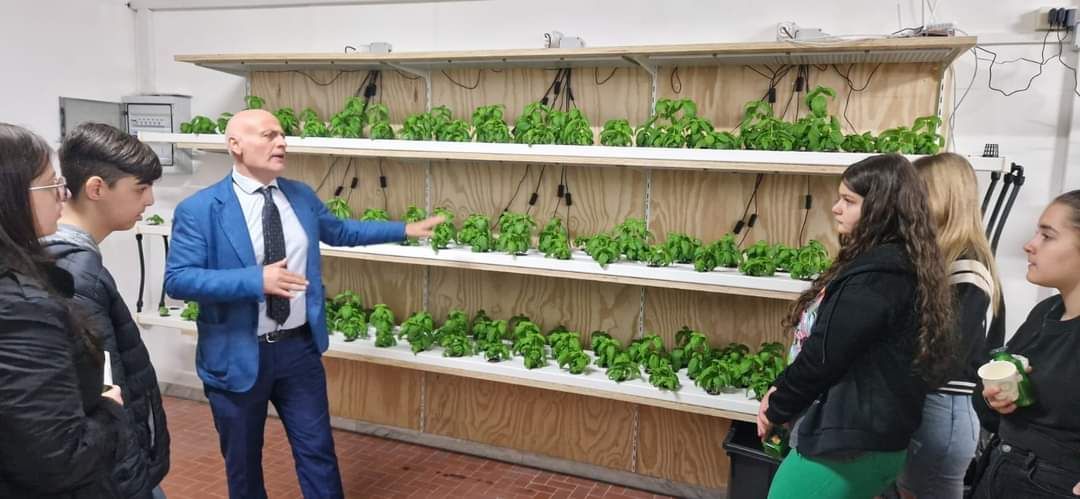 NOLA. E iniziata la SETTIMANA GREEN, allIstituto ISIS Leone Nobile NOLA. E iniziata la SETTIMANA GREEN, allIstituto ISIS Leone Nobile