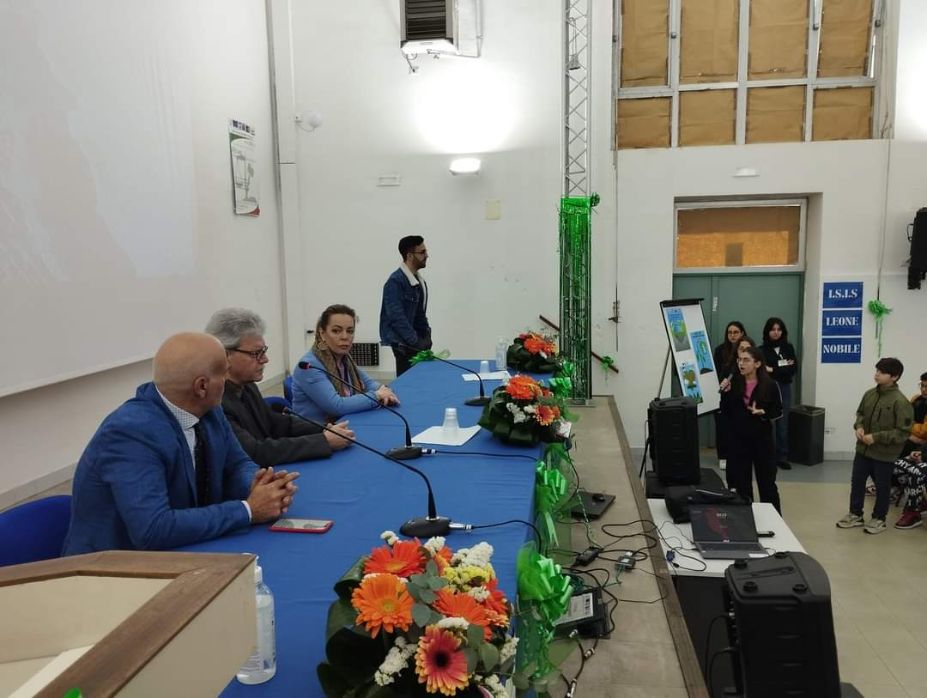 NOLA. E iniziata la SETTIMANA GREEN, allIstituto ISIS Leone Nobile NOLA. E iniziata la SETTIMANA GREEN, allIstituto ISIS Leone Nobile