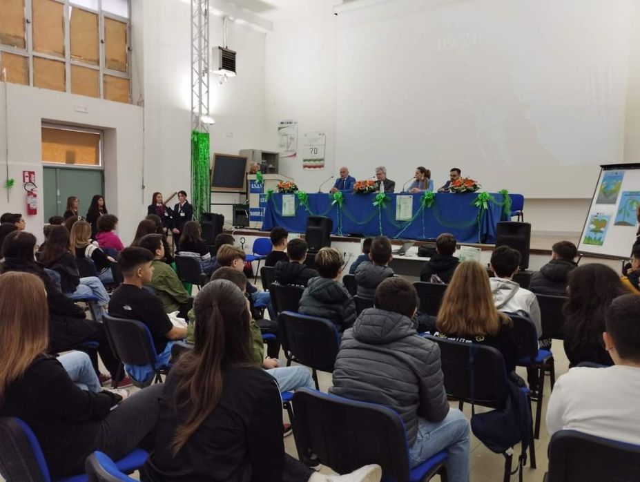 NOLA. E iniziata la SETTIMANA GREEN, allIstituto ISIS Leone Nobile NOLA. E iniziata la SETTIMANA GREEN, allIstituto ISIS Leone Nobile