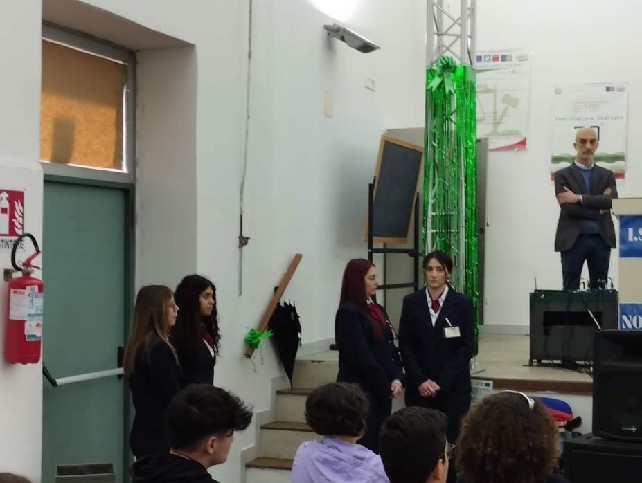 NOLA. E iniziata la SETTIMANA GREEN, allIstituto ISIS Leone Nobile NOLA. E iniziata la SETTIMANA GREEN, allIstituto ISIS Leone Nobile