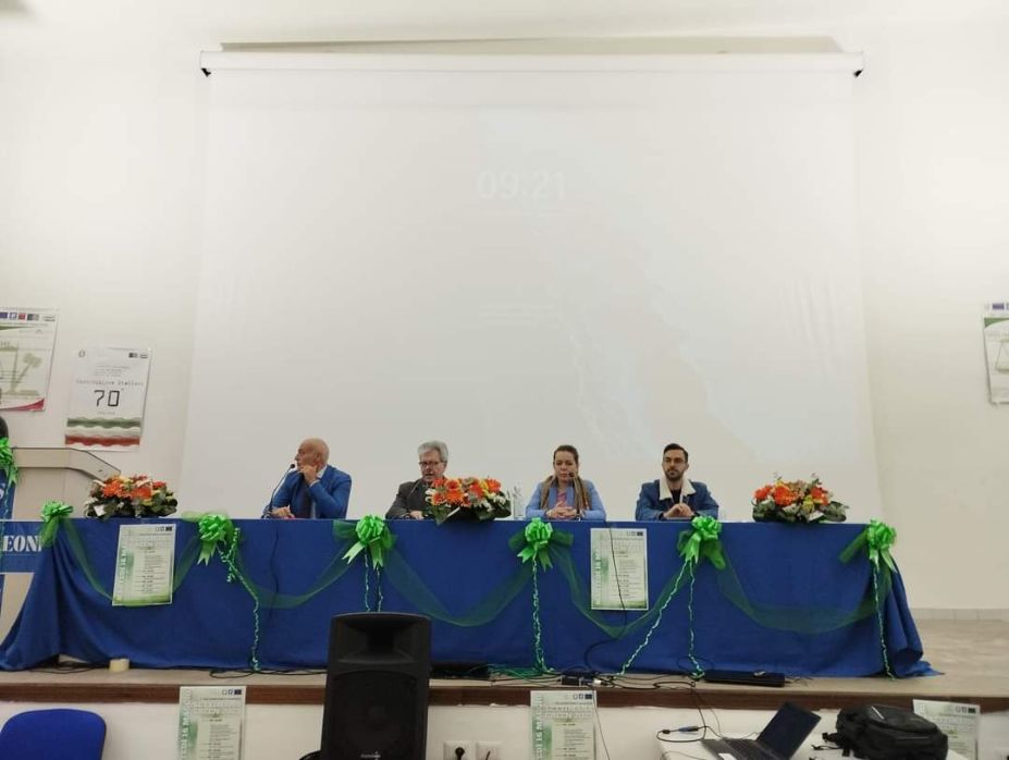 NOLA. E iniziata la SETTIMANA GREEN, allIstituto ISIS Leone Nobile NOLA. E iniziata la SETTIMANA GREEN, allIstituto ISIS Leone Nobile