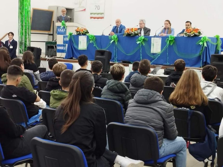 NOLA. E iniziata la SETTIMANA GREEN, allIstituto ISIS Leone Nobile NOLA. E iniziata la SETTIMANA GREEN, allIstituto ISIS Leone Nobile