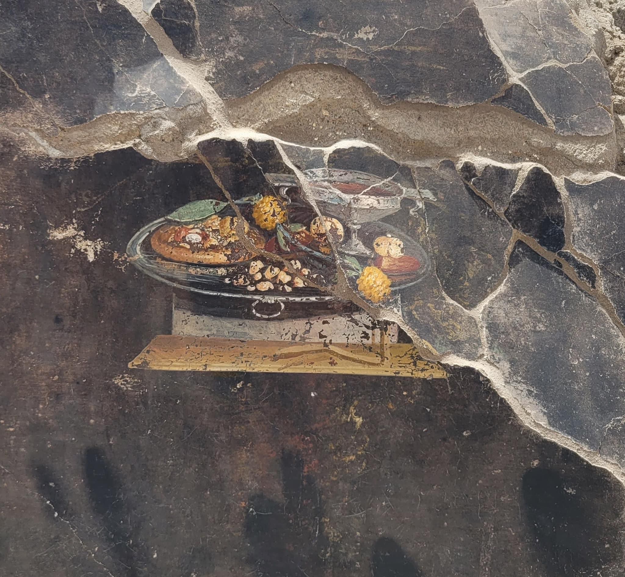 Ritrovato un affresco particolare in una casa dell’insula 10, Regio IX, nell’antica città di Pompei. Ritrovato un affresco particolare in una casa dell’insula 10, Regio IX, nell’antica città di Pompei.