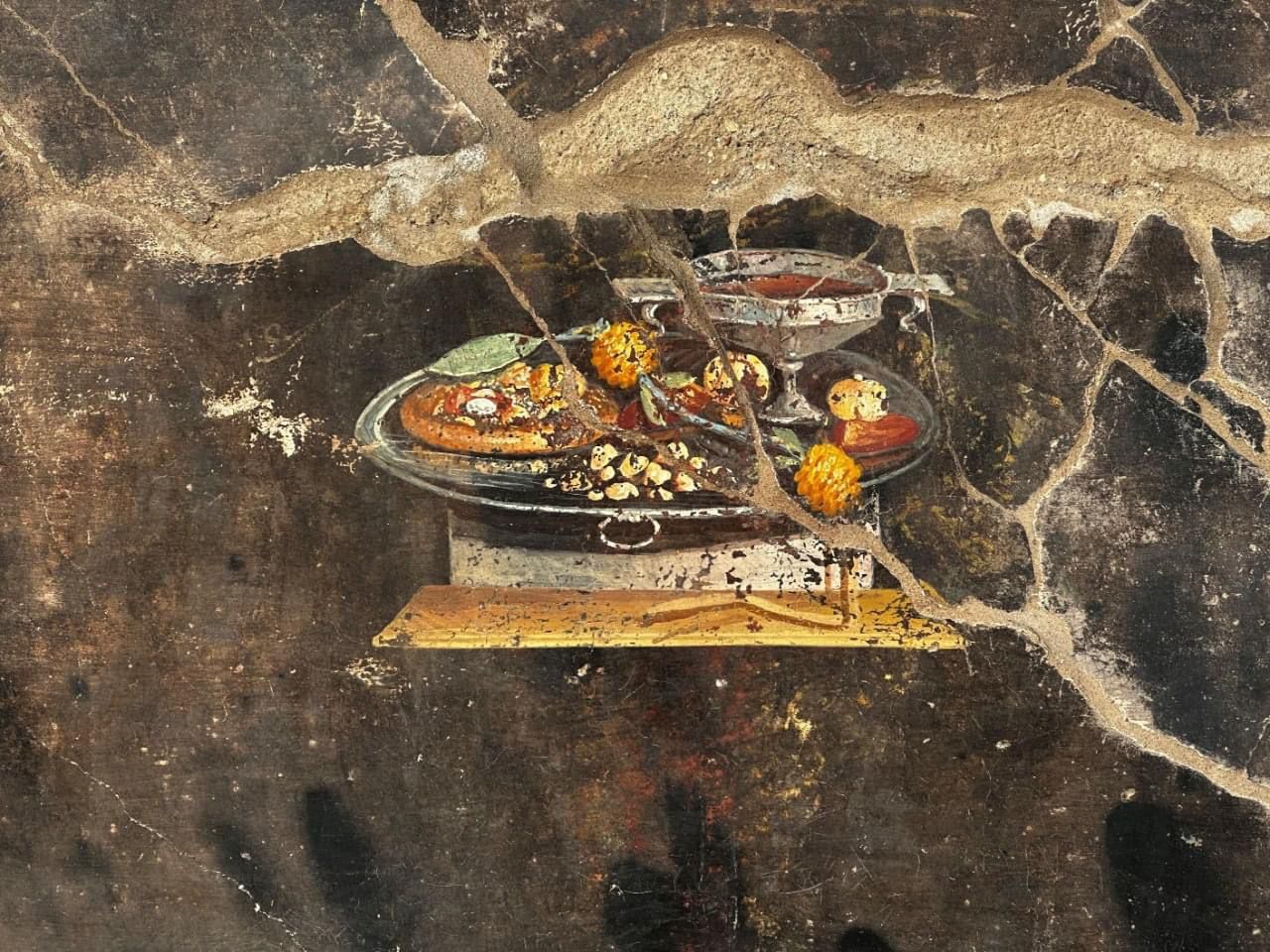 Ritrovato un affresco particolare in una casa dell’insula 10, Regio IX, nell’antica città di Pompei. Ritrovato un affresco particolare in una casa dell’insula 10, Regio IX, nell’antica città di Pompei.