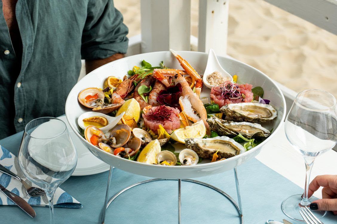 SPERLONGA UNA STORIA DI MARE, SOLE, GUSTO E DIVERTIMENTO LUNGA VENT’ANNI. SPERLONGA UNA STORIA DI MARE, SOLE, GUSTO E DIVERTIMENTO LUNGA VENT’ANNI.