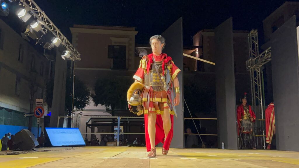 AVELLA. San Sebastiano Martire, ieri è andata in scena in piazza Municipio il dramma sacro. Questa sera si replica. Video e Foto