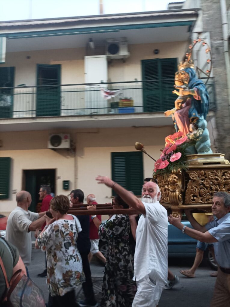 Mugnano   Statio Eucaristica nel rione Mastrangelo