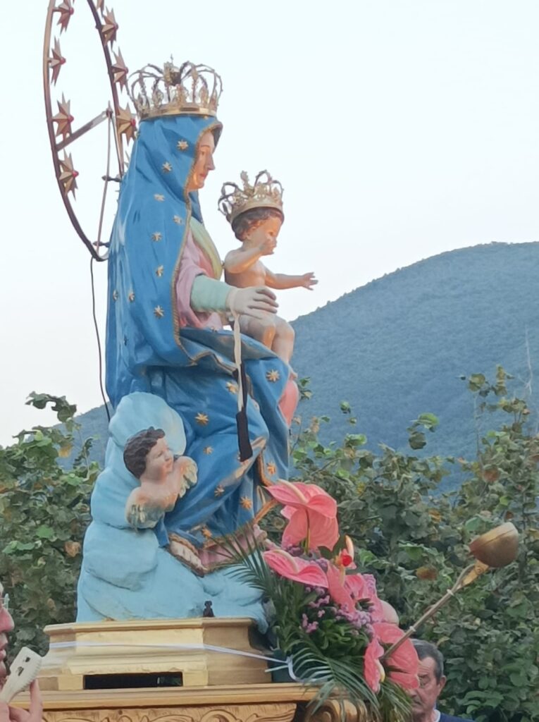 Mugnano   Statio Eucaristica al rione Campo con la Madonna del Carmine. Video e Foto