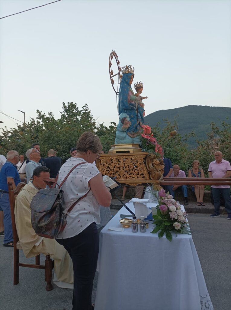 Mugnano   Statio Eucaristica al rione Campo con la Madonna del Carmine. Video e Foto