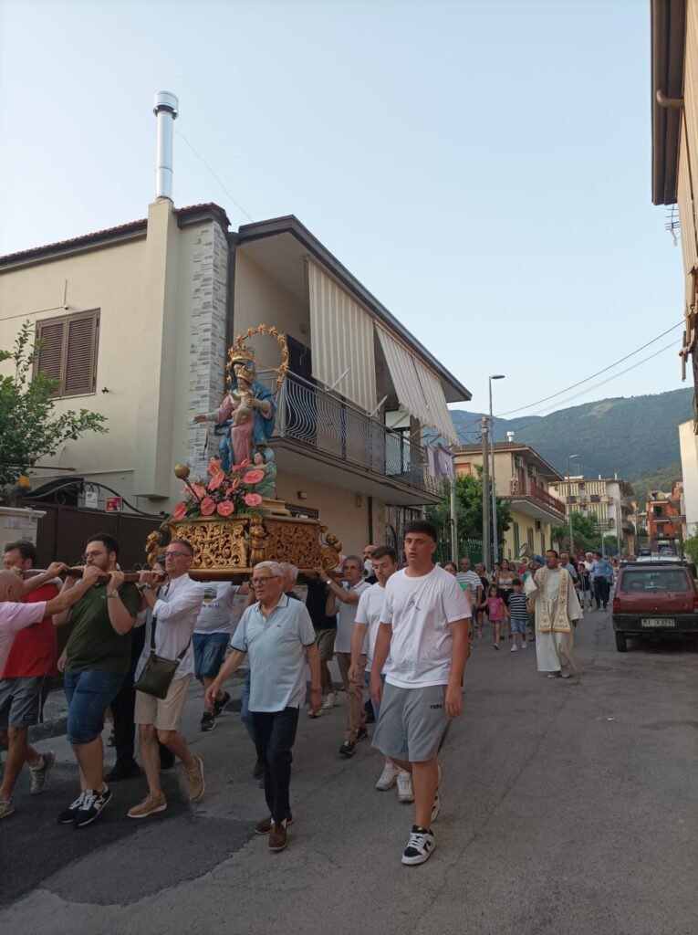Mugnano   Statio Eucaristica al rione Campo con la Madonna del Carmine. Video e Foto