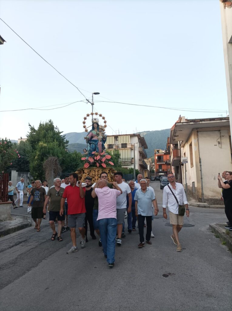 Mugnano   Statio Eucaristica al rione Campo con la Madonna del Carmine. Video e Foto