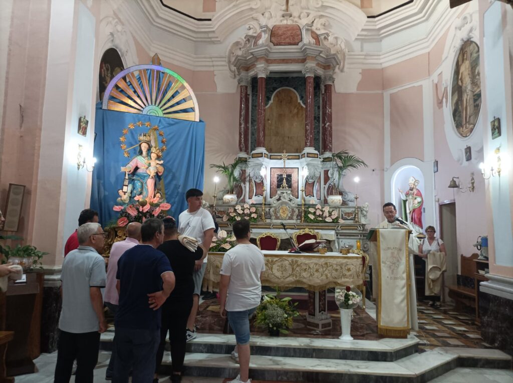 Mugnano   Statio Eucaristica al rione Campo con la Madonna del Carmine. Video e Foto