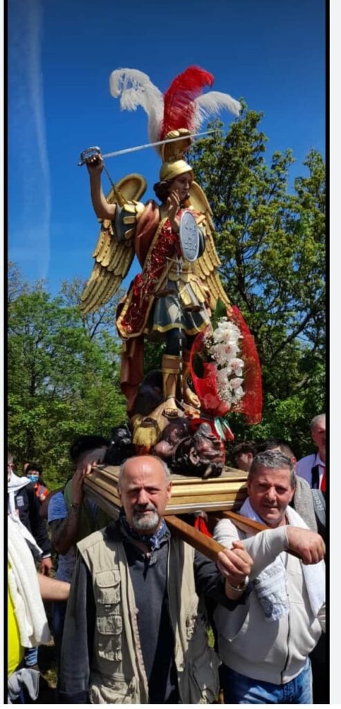 Petruro di Forino (Av): Ultimi preparativi per la festa di San Michele Arcangelo. Domenica 6 Agosto la Solenne Processione Petruro di Forino (Av): Ultimi preparativi per la festa di San Michele Arcangelo. Domenica 6 Agosto la Solenne Processione