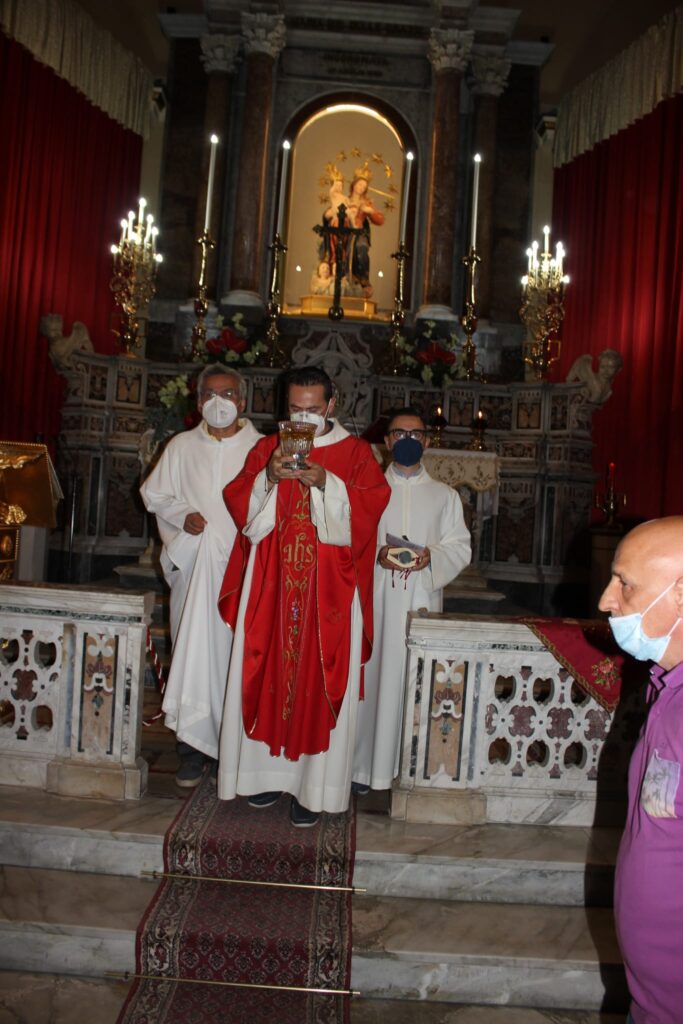 MUGNANO. Le foto più belle dell’olio della lampada di Santa Filomena