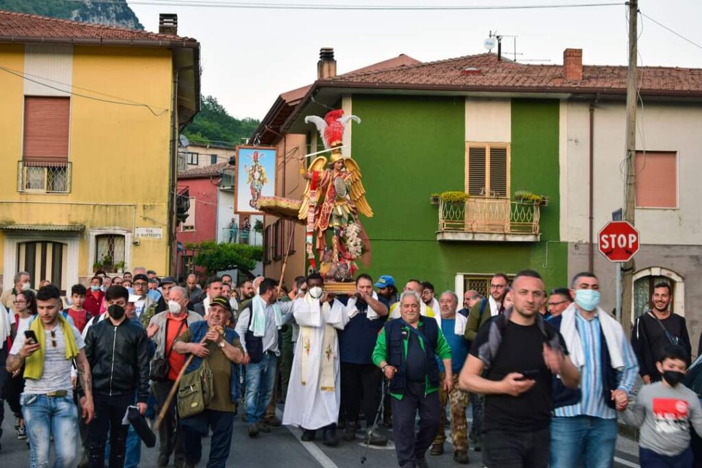 Petruro di Forino (Av): Ultimi preparativi per la festa di San Michele Arcangelo. Domenica 6 Agosto la Solenne Processione Petruro di Forino (Av): Ultimi preparativi per la festa di San Michele Arcangelo. Domenica 6 Agosto la Solenne Processione