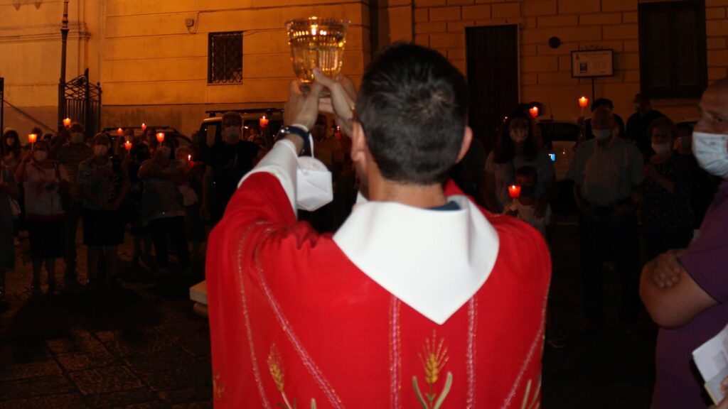 MUGNANO. Le foto più belle dell’olio della lampada di Santa Filomena