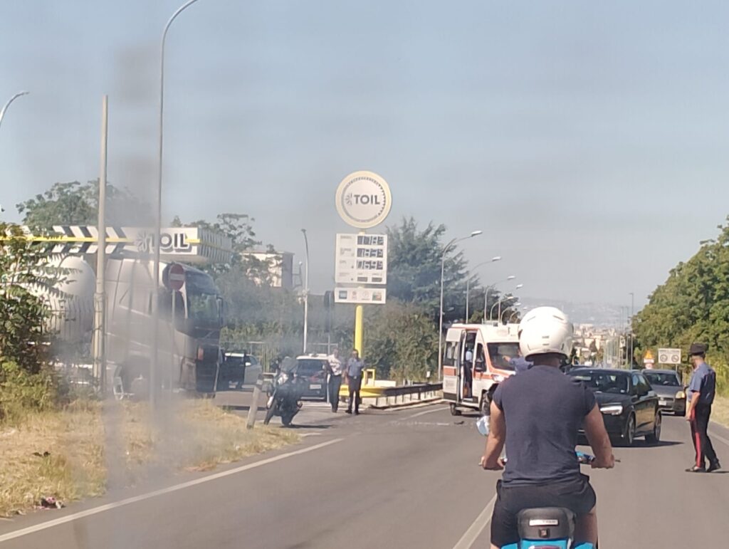 COMIZIANO. Incidente sulla Nazionale delle Puglie tra auto e moto.  Un Ferito