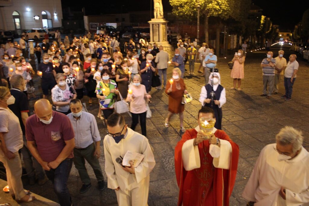 MUGNANO. Le foto più belle dell’olio della lampada di Santa Filomena