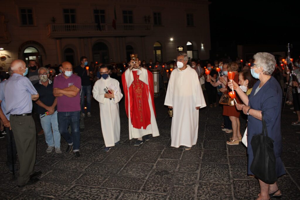 MUGNANO. Le foto più belle dell’olio della lampada di Santa Filomena
