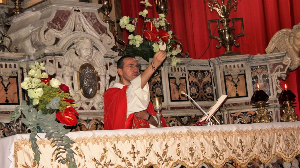 MUGNANO. Le foto più belle dell’olio della lampada di Santa Filomena