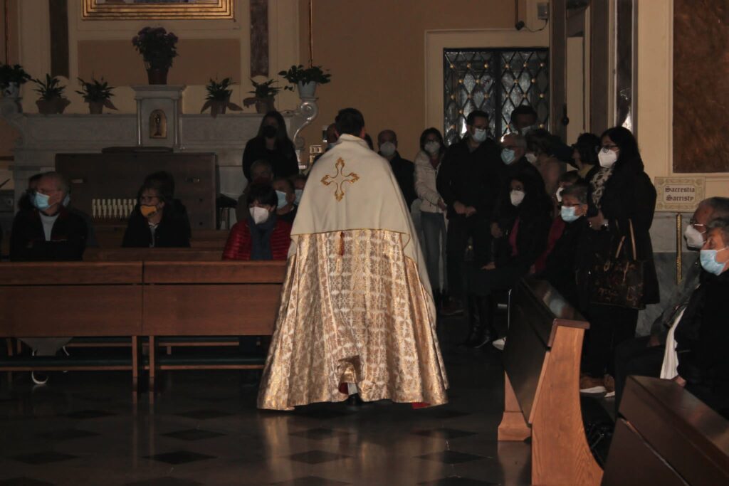MUGNANO. Le foto più belle dell’olio della lampada di Santa Filomena