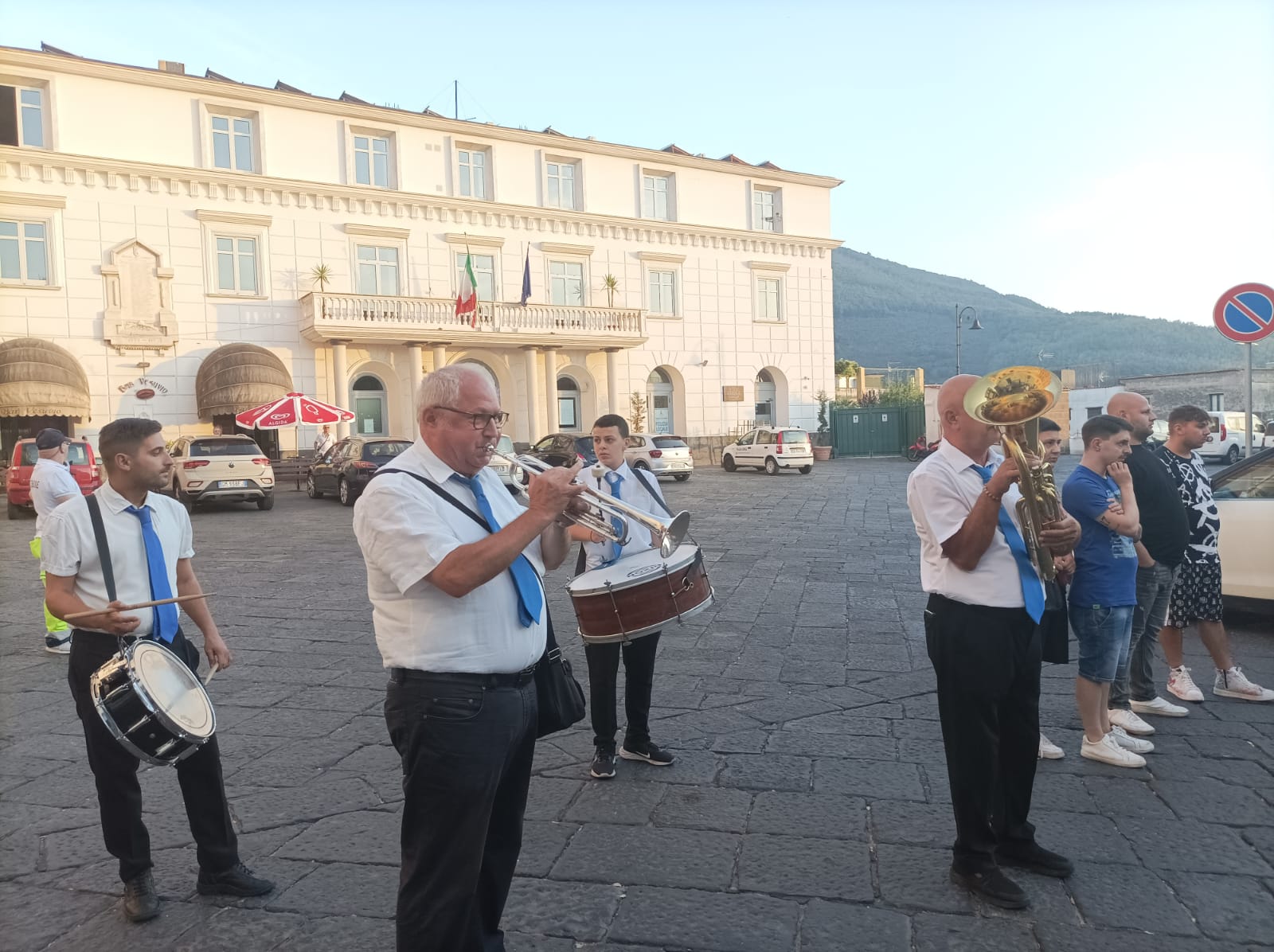 Mugnano Dopo 25 anni si è svolta la processione della Madonna di Montevergine Mugnano Dopo 25 anni si è svolta la processione della Madonna di Montevergine
