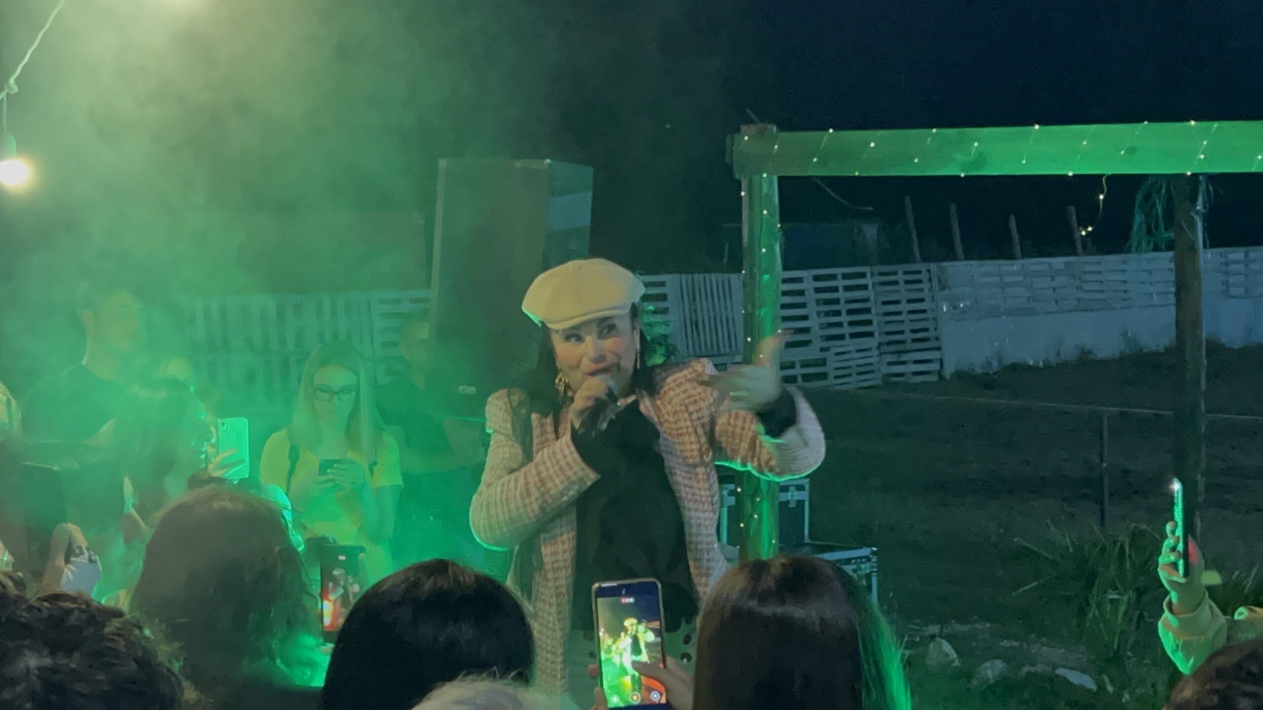 AVELLA. La Svergognata, la tiktoker Rita De Crescenzo fa tappa al Vento in Sella. Video e Foto AVELLA. La Svergognata, la tiktoker Rita De Crescenzo fa tappa al Vento in Sella. Video e Foto