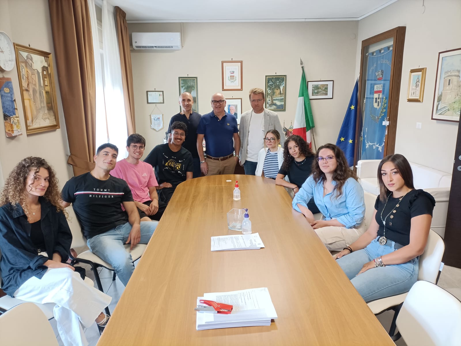 QUADRELLE: Il Servizio Civile nel Nostro Comune. Un Impegno per il Futuro QUADRELLE: Il Servizio Civile nel Nostro Comune. Un Impegno per il Futuro