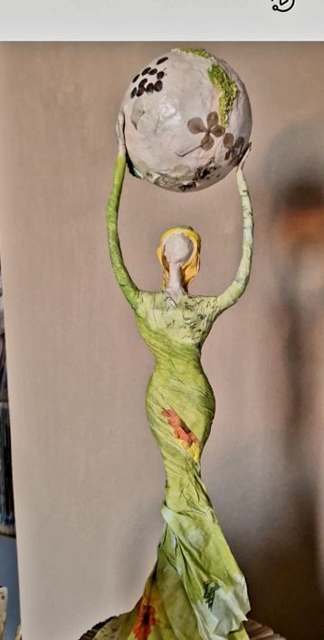 Incroci sprint per la Festa della Nocciola, a Baiano. L’arte della cartapesta, libri e fumetti, greenopoli e … cinema Incroci sprint per la Festa della Nocciola, a Baiano. L’arte della cartapesta, libri e fumetti, greenopoli e … cinema